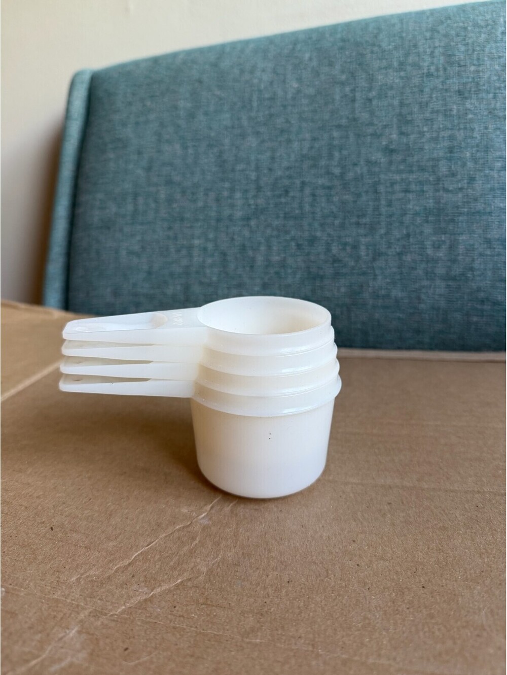 set of 4 vintage tupperware measuring cups